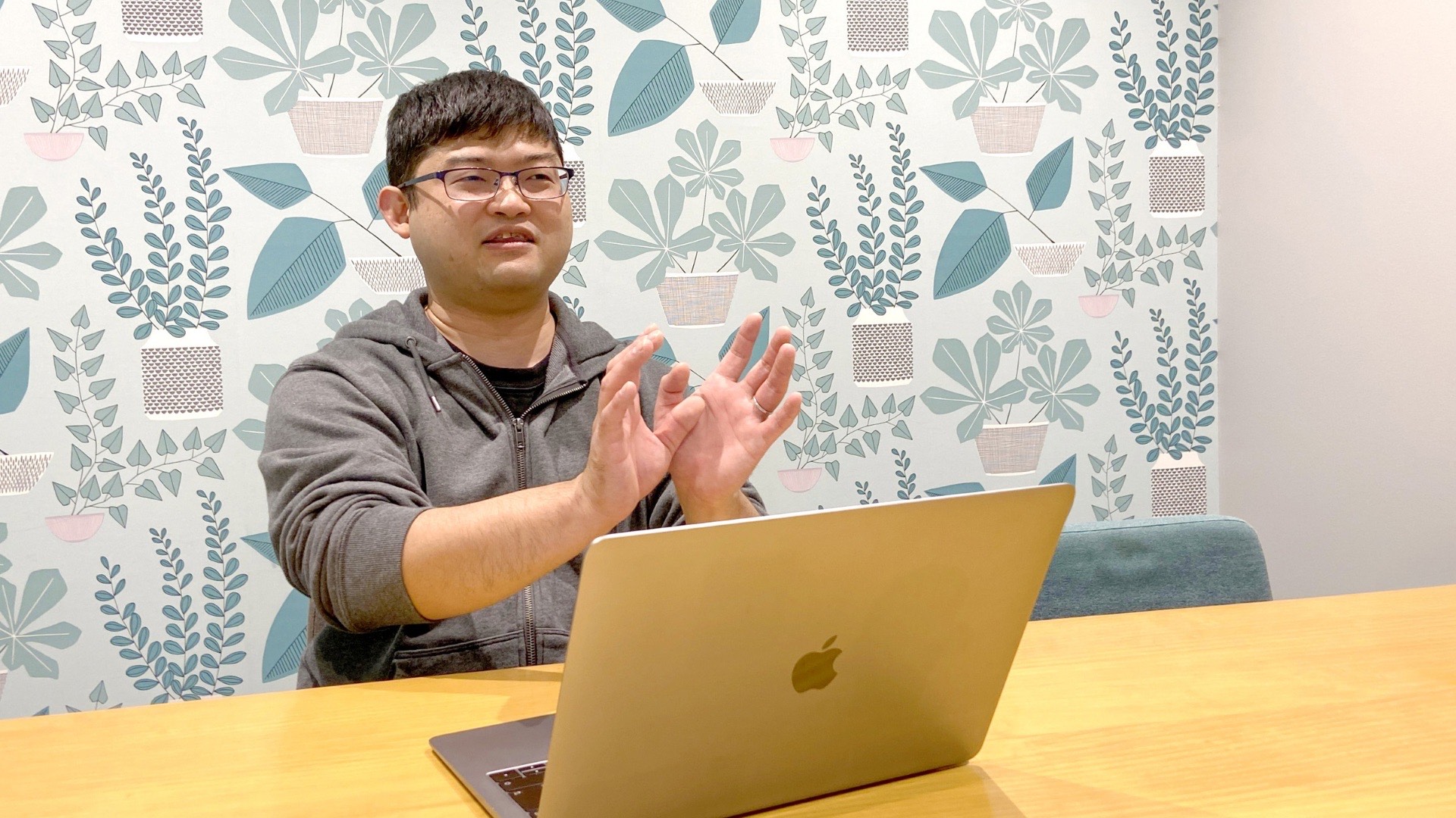 マーケティンググループ　泉様